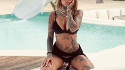 Zoe Cristofoli, bikini da urlo. E spiega così la breve assenza dai social