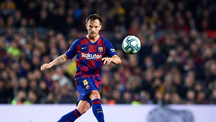 BARCELONA, SPAIN - DECEMBER 18: Ivan Rakitic of FC Barcelona plays the ball during the Liga match between FC Barcelona and Real Madrid CF at Camp Nou on December 18, 2019 in Barcelona, Spain. (Photo by Alex Caparros/Getty Images) 