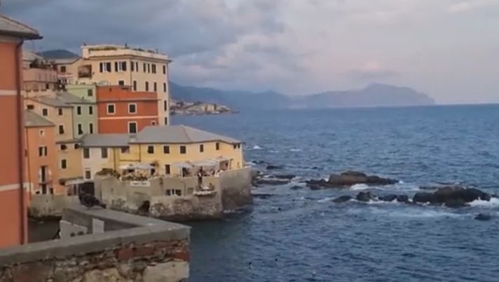 Il derby di Boccadasse: la manina (blucerchiata?) ha tolto la bandiera del Genoa dallo storico scoglio… Il derby di Boccadasse: la manina (blucerchiata?) ha tolto la bandiera del Genoa dallo storico scoglio… - immagine 1