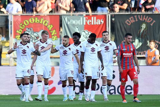 CREMONA, ITALY - AUGUST 27:Nikola Vlasi of Torino FC celebrates after scoring the opening goal during the Serie A match between US Cremonese and Torino FC at Stadio Giovanni Zini on August 27, 2022 in Cremona, Italy. (Photo by Alessandro Sabattini/Getty Images)