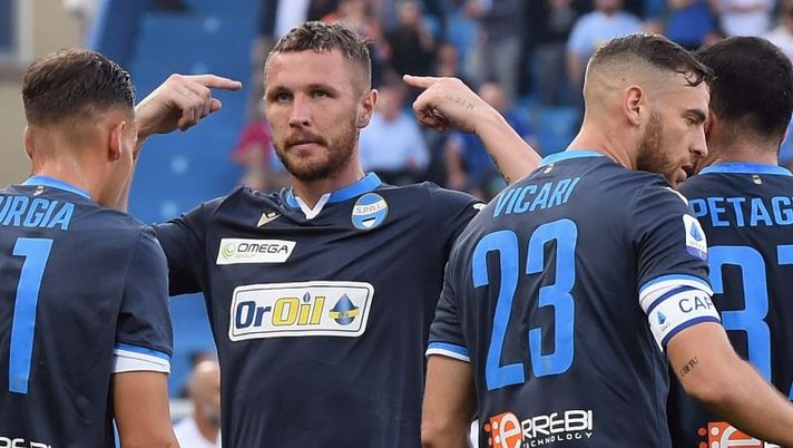 FERRARA, ITALY - OCTOBER 27: (Jasmin Kurtic of Spal celebrates after scoring the equalizer during the Serie A match between SPAL and SSC Napoli at Stadio Paolo Mazza on October 27, 2019 in Ferrara, Italy. (Photo by Pier Marco Tacca/Getty Images) MERCATO – Sorpasso per Kurtic! C’è Under in vendita, Nandez, novità Kjaer, Barrow…- immagine 1