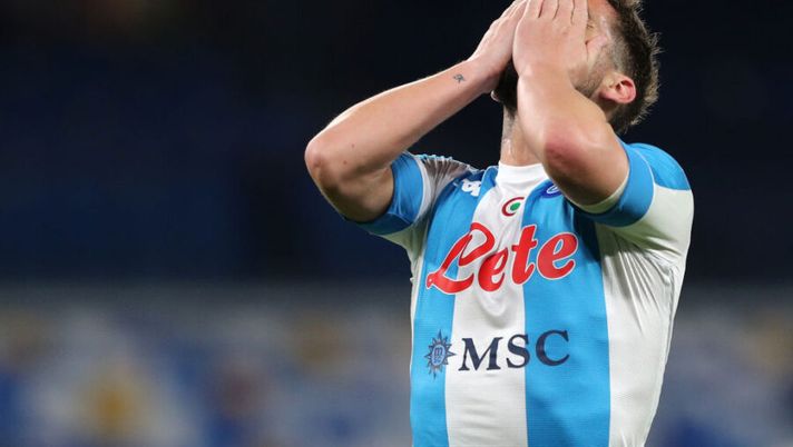 NAPLES, ITALY - APRIL 22: Dries Mertens of SSC Napoli celebrates after scoring their sides fourth goal during the Serie A match between SSC Napoli and SS Lazio at Stadio Diego Armando Maradona on April 22, 2021 in Naples, Italy. Sporting stadiums around Italy remain under strict restrictions due to the Coronavirus Pandemic as Government social distancing laws prohibit fans inside venues resulting in games being played behind closed doors. (Photo by Francesco Pecoraro/Getty Images) ULTIM’ORA – Infortunio per Mertens: la prima diagnosi e il comunicato del Napoli - immagine 1