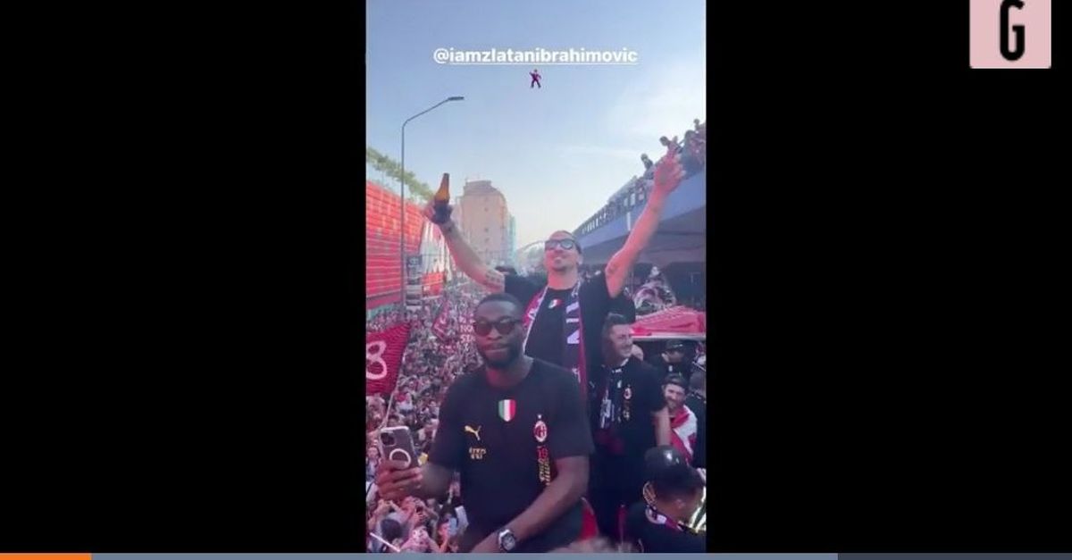 Milan, Ibrahimovic scatenato alla festa scudetto del Milan | VIDEO