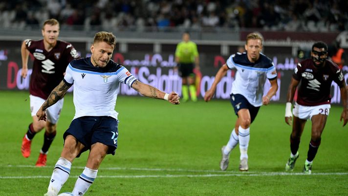 TURIN, ITALY - SEPTEMBER 23: Ciro Immobile of SS Lazio scores a first goal a penalty during the Serie A match between Torino FC v SS Lazio at Stadio Olimpico di Torino on September 23, 2021 in Turin, Italy. (Photo by Marco Rosi - SS Lazio/Getty Images) 