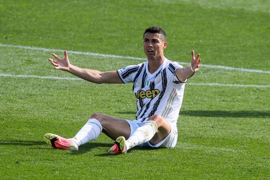 GERMOGLI PH: 25 APRILE 2021 FIRENZE STADIO ARTEMIO FRANCHI SERIE A FIORENTINA VS JUVENTUS NELLA FOTO CRISTIANO RONALDO Cristiano Ronaldo, periodo da incubo. 3 in pagella e commenti durissimi- immagine 2