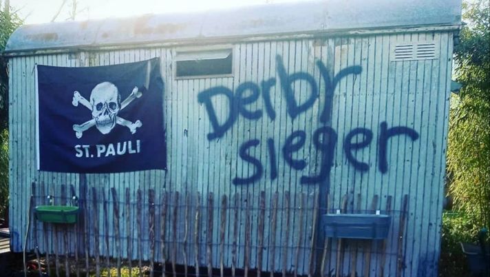 Amburgo, il derby tra vicini di casa: “Ehi Dirk, abbiamo vinto noi…” Amburgo, il derby tra vicini di casa: “Ehi Dirk, abbiamo vinto noi…”