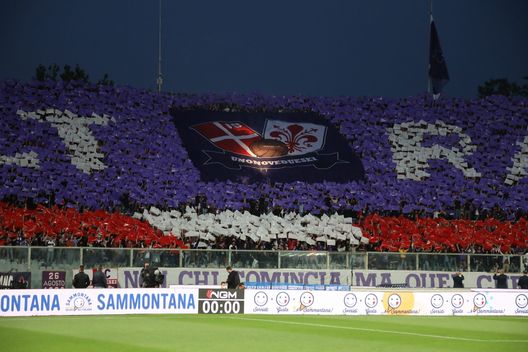 GERMOGLI PH: 09 MAGGIO 2022 FIRENZE STADIO ARTEMIO FRANCHI PARTITA CAMPIONATO SERIE A 2021 2022 FIORENTINA VS ROMA NELLA FOTO TIFOSI © FOTOCRONACHE GERMOGLI Fiorentina abbonamenti