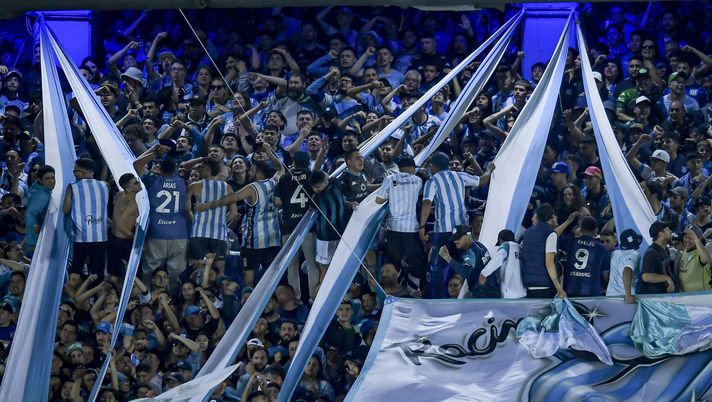 AVELLANEDA, ARGENTINA - OCTOBER 10: Fans of Racing Club cheer for their team during a match between Racing Club and Atletico Tucuman as part of Liga Profesional 2022 at Presidente Peron Stadium on October 10, 2022 in Avellaneda, Argentina. (Photo by Marcelo Endelli/Getty Images) atletico tucuman balanta