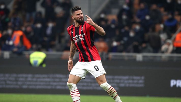 MILAN, ITALY - FEBRUARY 05: Olivier Giroud of AC Milan celebrates after scoring their team's first goal during the Serie A match between FC Internazionale and AC Milan at Stadio Giuseppe Meazza on February 05, 2022 in Milan, Italy. (Photo by Marco Luzzani/Getty Images) MILAN, ITALY - FEBRUARY 05: Olivier Giroud of AC Milan celebrates after scoring their team's first goal during the Serie A match between FC Internazionale and AC Milan at Stadio Giuseppe Meazza on February 05, 2022 in Milan, Italy. (Photo by Marco Luzzani/Getty Images)
