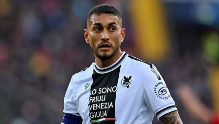 UDINE, ITALY - NOVEMBER 12: Roberto Pereyra of Udinese Calcio during the Serie A TIM match between Udinese Calcio and Atalanta BC at Dacia Arena on November 12, 2023 in Udine, Italy. (Photo by Alessandro Sabattini/Getty Images) Cioffi a sorpresa: “La decisione su Pereyra! Samardzic, Ebosele, Payero, Brenner e Davis…” - immagine 1