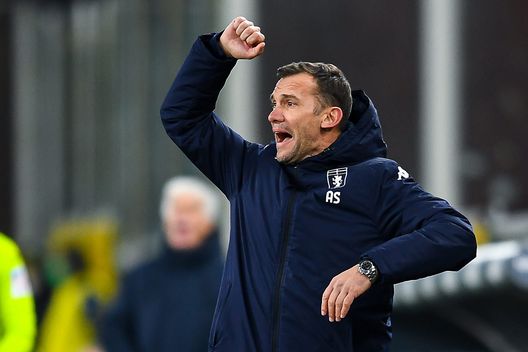 GENOA, ITALY - DECEMBER 21: Andriy Shevchenko head coach of Genoa in action during the Serie A match between Genoa CFC and Atalanta BC at Stadio Luigi Ferraris on December 21, 2021 in Genoa, Italy. (Photo by Getty Images) Genoa, Shevchenko positivo al Covid. E in arrivo c’è il match con la Fiorentina- immagine 2