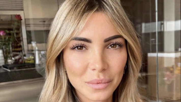 Noemi Bocchi si racconta: “Ho la diastasi addominale”. Totti: “Ti sarò vicino” - immagine 1