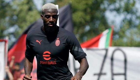 Tiémoué Bakayoko (centrocampista AC Milan) qui durante un allenamento a Milanello | Milan News (Getty Images) Tiémoué Bakayoko AC Milan allenamento Milanello