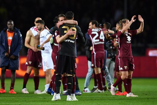  TURIN, ITALY - APRIL 28: Salvatore Sirigu and Andrea Belotti of Torino FC celebrate victory at the end of the Serie A match between Torino FC and AC Milan at Stadio Olimpico di Torino on April 28, 2019 in Turin, Italy. (Photo by Valerio Pennicino/Getty Images) 