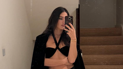 Sarah Kohan super elegante. L’ex lady Hernandez incanta col suo abito nero