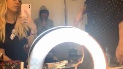 VIDEO / Wanda Nara esulta per il rigore di Icardi, poi insulta Adani per il commento
