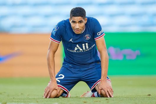 Achraf Hakimi avvistato in discoteca: con 6 ragazze nel privé, nel locale anche Joana Sanz Achraf Hakimi avvistato in discoteca: con 6 ragazze nel privé, nel locale anche Joana Sanz - immagine 1