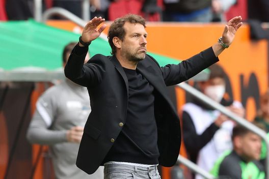  AUGSBURG, GERMANY - MAY 15: Markus Weinzierl, Head Coach of FC Augsburg reacts during the Bundesliga match between FC Augsburg and SV Werder Bremen at WWK-Arena on May 15, 2021 in Augsburg, Germany. Sporting stadiums around Germany remain under strict restrictions due to the Coronavirus Pandemic as Government social distancing laws prohibit fans inside venues resulting in games being played behind closed doors. (Photo by Alexander Hassenstein/Getty Images) 
