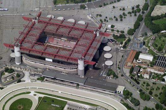 (Photo by Blom UK via Getty Images) Da Porta Romana a San Siro: Silvana Sacchi torna allo stadio per il derby a 89 anni- immagine 2