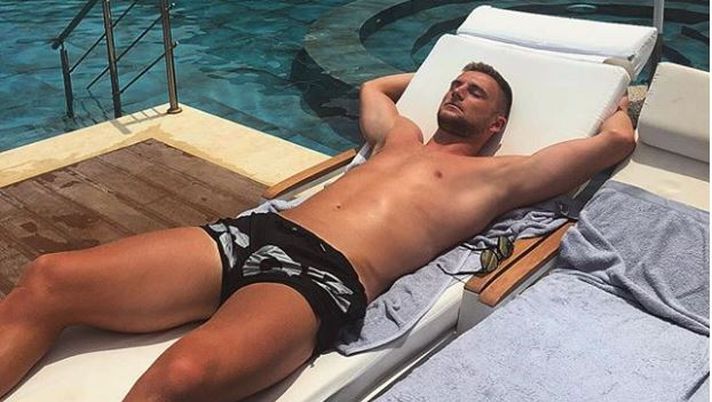 SOCIAL / Inter, Skriniar prende il sole. Tifosi in ansia: “Oh, la crema! Non scottarti” 