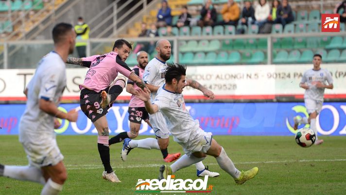 Palermo, i rosa sono ‘attacco-dipendenti’: il reparto limite e certezza di Filippi Palermo, i rosa sono ‘attacco-dipendenti’: il reparto limite e certezza di Filippi