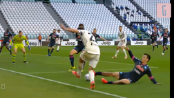 VIDEO Juventus-Napoli, la moviola: rigori su Chiesa e Zielinski? Riguarda gli episodi