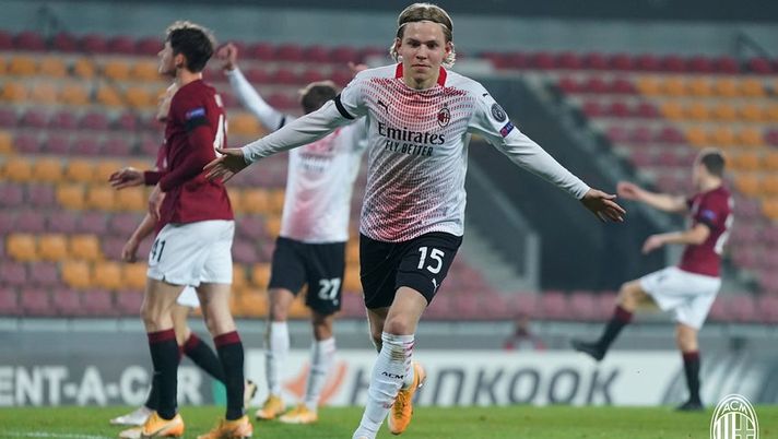 Jens Petter Hauge AC Milan esulta per il gol allo Sparta Praga (acmilan.com) 