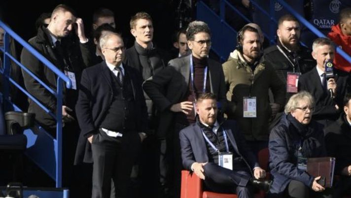 La crisi del PSG in uno scatto: il ds Campos scende in panchina! - immagine 1