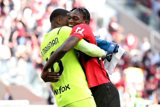 (Photo by AC Milan/AC Milan via Getty Images) Cuore, Maignan e Leao: tre punti pesantissimi per il Milan!- immagine 2
