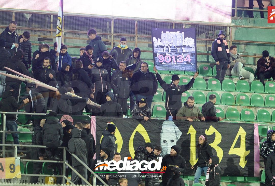 FOTO, i tifosi allo stadio per Palermo – Monopoli 2-1 (Gallery) - immagine 4