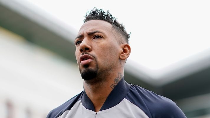MUNICH, GERMANY - NOVEMBER 24: In this handout image provided by FC Bayern Muenchen arrives Jerome Boateng for a training session at Bayern's training ground Säbener Strasse ahead of the UEFA Champions League Group A stage match between FC Bayern Muenchen and RB Salzburg at Allianz Arena on November 24, 2020 in Munich, Germany. (Photo by Handout/FC Bayern via Getty Images) NEWS – Ufficiale Boateng! Banda, Beltran, Chiesa, Smalling, Valeri, Simeone, Zielinski, Darmian… - immagine 1