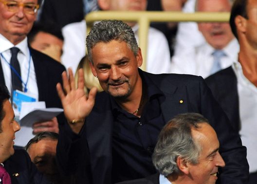 (Photo 2010 by Valerio Pennicino/Getty Images) Verso Fiorentina-Bologna, abbraccio amarcord tra Batistuta e Baggio- immagine 2