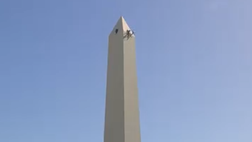 VIDEO Argentina, festeggiamenti a Buenos Aires: tifosi si arrampicano sull’obelisco