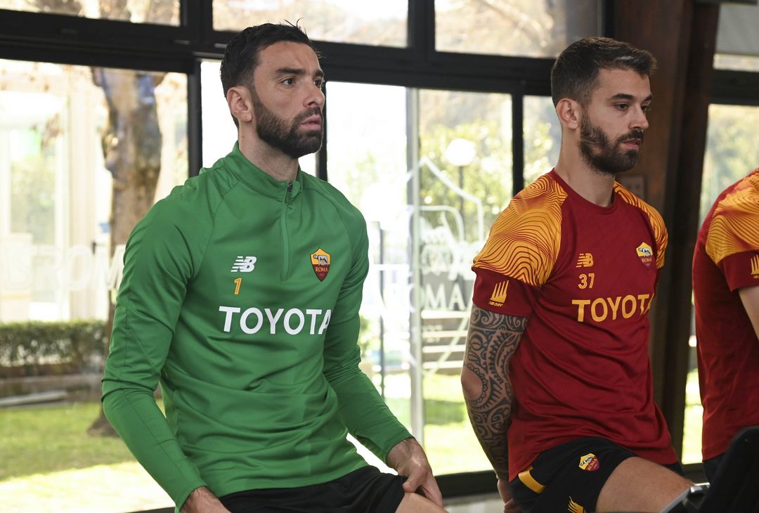 Roma, ripresi gli allenamenti: facce tristi dopo la sconfitta – FOTO GALLERY - immagine 22