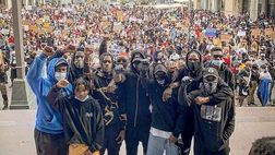 Balotelli in piazza a Brescia con chi ha chiesto giustizia per George Floyd