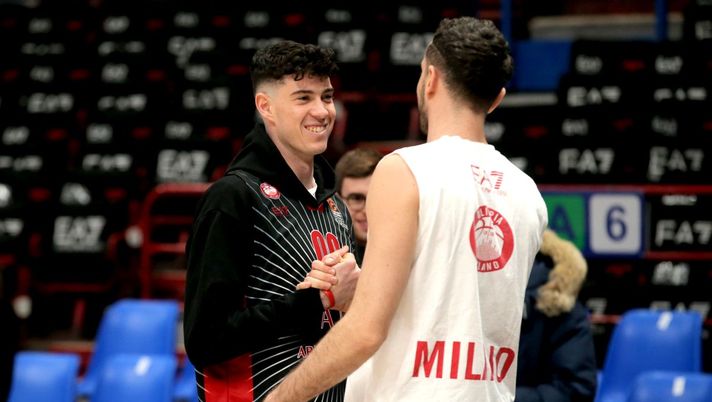 MILAN, ITALY - JANUARY 30: Alessandro Bastoni, football player of Internazionale F.C greetings Amedeo Della Valle, #00 of AX Armani Exchange Milan before 2019/2020 Turkish Airlines EuroLeague Regular Season Round 22 match between AX Armani Exchange Milan and FC Bayern Munich at Mediolanum Forum on January 30, 2020 in Milan, Italy. (Photo by Giuseppe Cottini/Euroleague Basketball via Getty Images) MILAN, ITALY - JANUARY 30: Alessandro Bastoni, football player of Internazionale F.C greetings Amedeo Della Valle, #00 of AX Armani Exchange Milan before 2019/2020 Turkish Airlines EuroLeague Regular Season Round 22 match between AX Armani Exchange Milan and FC Bayern Munich at Mediolanum Forum on January 30, 2020 in Milan, Italy. (Photo by Giuseppe Cottini/Euroleague Basketball via Getty Images)