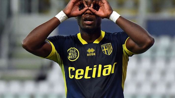 PARMA, ITALY - OCTOBER 28: Yann Karamoh of Parma Calcio celebrates after scoring the opening goal during the Coppa Italia match between Parma Calcio and Pescara Calcio at Ennio Tardini on October 28, 2020 in Parma, Italy. (Photo by Alessandro Sabattini/Getty Images) Parma in emergenza totale senza Iacoponi, Osorio, Kucka e Gervinho: l’undici provato - immagine 1