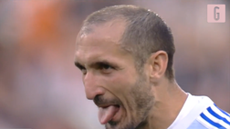 VIDEO Juventus-Bologna: Chiellini, ma che fai? “Linguaccia pazza” a Orsolini