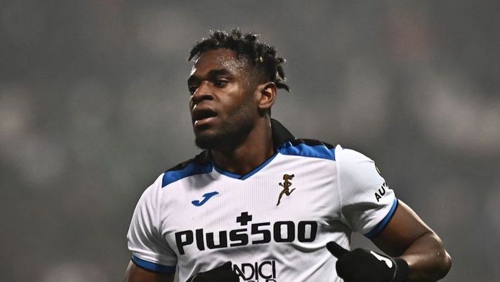 REGGIO NELL'EMILIA, ITALY - FEBRUARY 04: Duvan Zapata of Atalanta BC looks on during the Serie A match between US Sassuolo and Atalanta BC at Mapei Stadium - Citta' del Tricolore on February 04, 2023 in Reggio nell'Emilia, Italy. (Photo by Alessandro Sabattini/Getty Images) LIVE – Assist Leghe Fantacalcio: c’è il +1 per Zapata e per Belotti - immagine 1