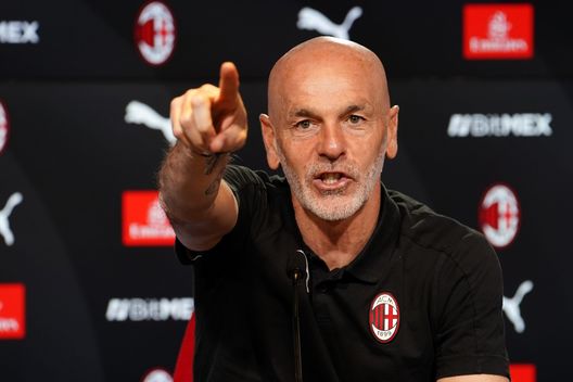 CAIRATE, ITALY - APRIL 23: Head Coach of AC Milan Stefano Pioli attends an AC Milan press conference at Milanello on April 23, 2022 in Cairate, Italy. (Photo by Pier Marco Tacca/AC Milan via Getty Images) Ramaccioni sul passato di Pioli: “Erano anni che faceva cose eccezionali”- immagine 2