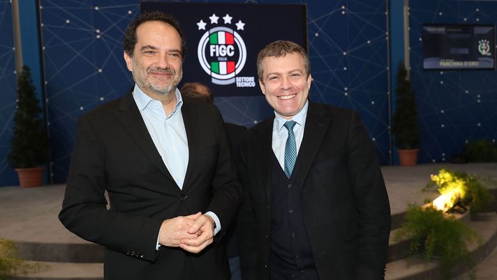 FLORENCE, ITALY - FEBRUARY 20: (L-R) Lega Pro President Matteo Marani and Lega Serie A President Lorenzo Casini are seen during the Italian Football Federation 'Panchina D'Oro' Awards Ceremony at Centro Tecnico Federale di Coverciano on February 20, 2023 in Florence, Italy. (Photo by Gabriele Maltinti/Getty Images) Serie A, il presidente: “Faremo una valutazione sul campionato a 18 squadre” - immagine 1