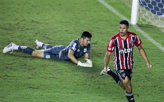 Il primo gol di Gabriel Sara del San Paolo nel derby contro il Santos Il primo gol di Gabriel Sara del San Paolo nel derby contro il Santos