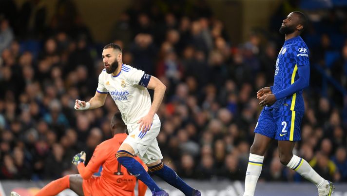 LONDON, ENGLAND - APRIL 06: Karim Benzema of Real Madrid celebrates after scoring their team's third goal and their hat trick during the UEFA Champions League Quarter Final Leg One match between Chelsea FC and Real Madrid at Stamford Bridge on April 06, 2022 in London, England. (Photo by Mike Hewitt/Getty Images) LONDON, ENGLAND - APRIL 06: Karim Benzema of Real Madrid celebrates after scoring their team's third goal and their hat trick during the UEFA Champions League Quarter Final Leg One match between Chelsea FC and Real Madrid at Stamford Bridge on April 06, 2022 in London, England. (Photo by Mike Hewitt/Getty Images)