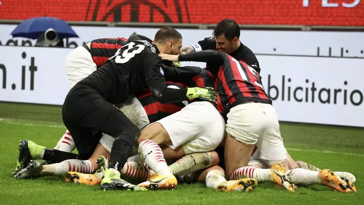 L'esultanza del Milan per il gol di Theo Hernández in Milan-Lazio 3-2 (Serie A 2020-2021) | AC Milan News (Getty Images)