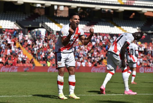 MADRID, SPAIN - SEPTEMBER 18: Radamel Falcao of Rayo Vallecano celebrates after scoring their team's 3rd goal during half time in the La Liga Santander match between Rayo Vallecano and Getafe CF at Campo de Futbol de Vallecas on September 18, 2021 in Madrid, Spain. (Photo by Denis Doyle/Getty Images) MADRID, SPAIN - SEPTEMBER 18: Radamel Falcao of Rayo Vallecano celebrates after scoring their team's 3rd goal during half time in the La Liga Santander match between Rayo Vallecano and Getafe CF at Campo de Futbol de Vallecas on September 18, 2021 in Madrid, Spain. (Photo by Denis Doyle/Getty Images)