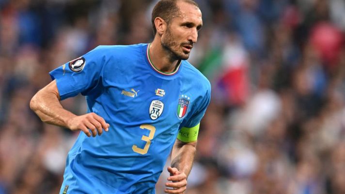 LONDON, ENGLAND - JUNE 01: Giorgio Chiellini of Italy looks on during the 2022 Finalissima match between Italy and Argentina at Wembley Stadium on June 01, 2022 in London, England. (Photo by Claudio Villa/Getty Images) Chiellini lascia la Juve e l’Italia: il Los Angeles FC ufficializza così il difensore - immagine 1