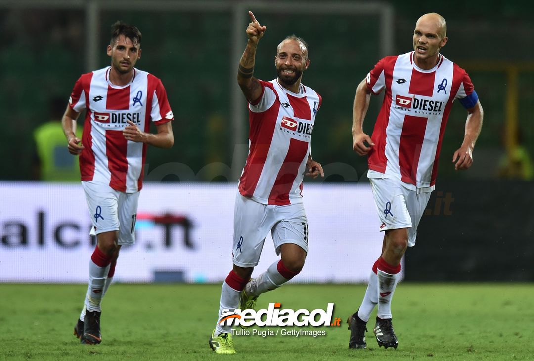 PALERMO, ITALY - AUGUST 05:  Stefano Giacomelli of Vicenza celebrates after scoring the opening goal during the TIM Cup match between US Citta' di Palermo and Vicenza Calcio at Stadio Renzo Barbera on August 5, 2018 in Palermo, Italy.  (Photo by Tullio M. Puglia/Getty Images) 