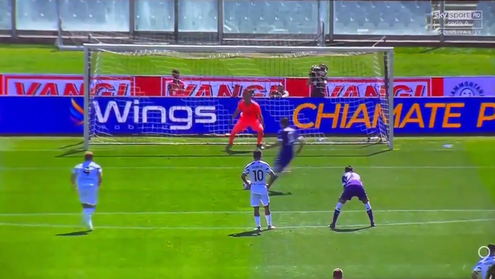 Fiorentina-Juve, Vlahovic beffa Szczesny dagli 11 metri col cucchiaio! | VIDEO Fiorentina-Juve, Vlahovic beffa Szczesny dagli 11 metri col cucchiaio! | VIDEO