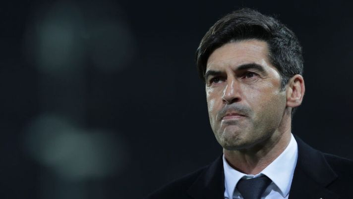 BERGAMO, ITALY - FEBRUARY 15: AS Roma head coach Paulo Fonseca looks on during the Serie A match between Atalanta BC and AS Roma at Gewiss Stadium on February 15, 2020 in Bergamo, Italy. (Photo by Emilio Andreoli/Getty Images) Fonseca rivela: “In quarantena mi guardo al computer i possibili colpi della Roma” - immagine 1