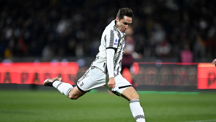 SALERNO, ITALY - FEBRUARY 07: Federico Chiesa of Juventus during the Serie A match between Salernitana and Juventus at Stadio Arechi on February 07, 2023 in Salerno, Italy. (Photo by Francesco Pecoraro/Getty Images) Da Cuadrado e Vlahovic a Rabiot, Chiesa e Di Maria: chi gioca e chi rischia nella Juve - immagine 1